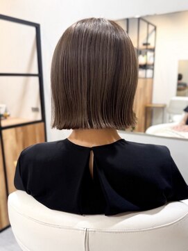 エヌ(nnn.) パッツンボブ/ナチュラルボブ/大阪/梅田/茶屋町/中崎町