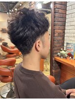 ヘアメイク フレンシア(hair make flencia)&nbsp;無造作な動きが鍵！スパイラル・ツーブロック【053スタイル】