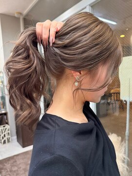 デイジー(Daisy) ハイトーン/ブリーチ/グレージュ/ベージュ/透明感/天神/大名