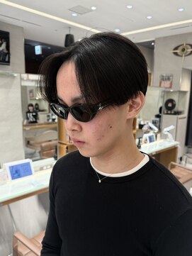 ピークアブー 原宿ハラカド(PEEK-A-BOO) センターパート、メンズ毛流れ、モードデザイン、黒髪短髪