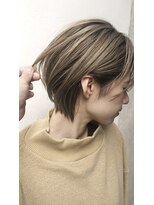 トルネード(TORNADO)&nbsp;外国人風ショートボブ ハイライトベイクドグレージュ 白髪ぼかし