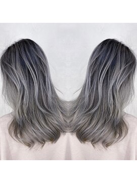 ジゼル(gisele) ホワイト系アッシュグレージュ