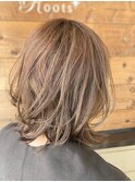 ハイライトカラー　レイヤーボブ外ハネスタイル