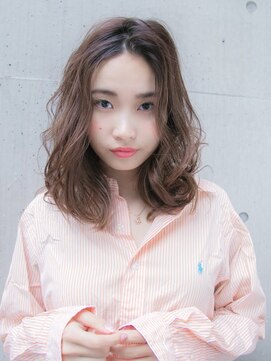 ルティア(Lutia) ゆるふわコテ巻き　アッシュブラウン