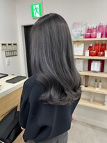 ジゼル(gisele)&nbsp;(堀江)グレージュ/ダークアッシュゆる巻きロング