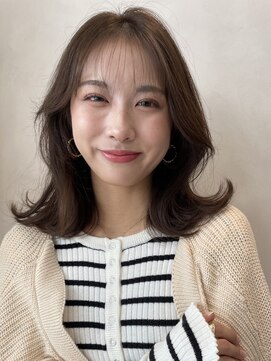 ティア(Tia.) ミディアム/グレージュ/韓国風/髪質改善トリートメント/縮毛矯正