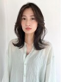 ナチュラルなミディアムヘアスタイル
