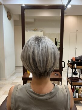 アッシュ 久が原店(Ash) ルーツカラーショートボブ