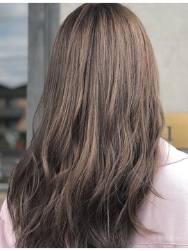 ヘアーデザイン ディードット ウル(D. ulu) やんわり感じるピンクアッシュ