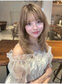透明感ベージュカラー レイヤースタイル