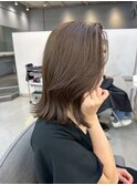 オリーブベージュ ミディアムレイヤー_くびれヘア