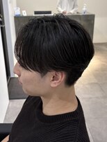 ヒュイル バイ ニアウ(Hwyl by Niau)&nbsp;MEN’S HAIR/サーフカール/刈り上げセンターパート/伊勢崎