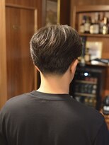 ダウバーバーショップ 表参道(DAU BARBER SHOP) センターパート フェード 理容室 バーバー テーパーフェード