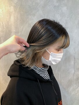 サクラ オモテサンドウ(SAKURA) 外ハネボブ×インナーカラーベージュ 切りっぱなしボブ