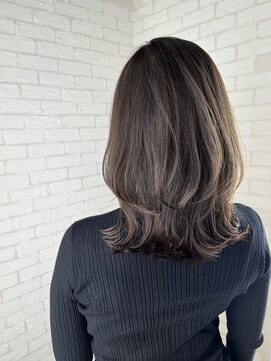 ラヴリア クルメ(LOVERIA KURUME) 透け感グレージュのミディアムレイヤー