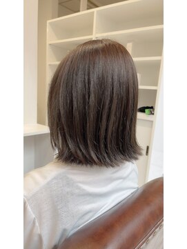 ホワイト(WHITE) 切りっぱなしボブ