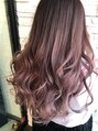 アールトゥーヘアー(art To Hair) 根元部分は暗めピンクブラウンで毛先は淡いピンクで可愛らしく☆