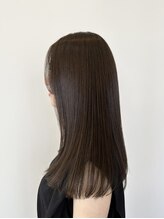 ［髪へのダメージを抑えた縮毛矯正で今日からあなたの理想の艶髪へ］