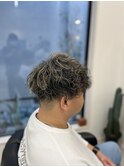 ツイストスパイラルメッシュメンズショートスキンフェードパーマ
