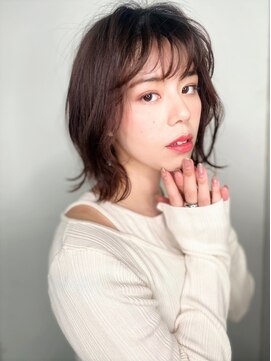 カバーヘア ブリス 上尾西口店(COVER HAIR bliss) オン眉透けバングくせ毛風くびれミディアムp1上尾20代30代40代