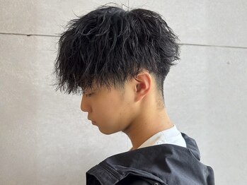 メンズサロンオー 宮崎(Men's salon O.)の写真/波巻き・ツイストスパイラル等トレンドパーマが得意な宮崎のメンズサロン。朝のセットも驚くほどラクに◎