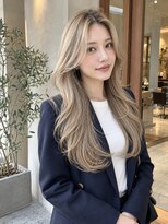 ラナ(LaNA)&nbsp;柔らかなベージュと流れるレイヤーロング