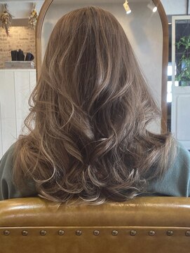 ミルティ(Myrtille) Myrtille☆ハイライトグレージュのセミロング☆