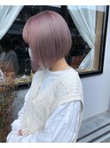 ペールピンク 前下がりボブ