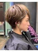 ショートヘアパーマ/レイヤー/分け目なし/前髪あり/30代・40代