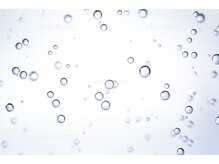 頭皮を弱酸性に戻すトリートメントや炭酸を使ったケアでカラーパーマ後のパサつきや頭皮のダメージケア◎