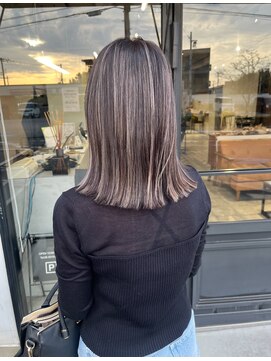 エラ(ere) グレージュハイライト 白髪ぼかしカラーミルクティーグレージュ