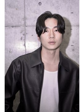 クロムトウキョウ ザ バーバー ネオン 新宿店(CHROM TOKYO the Barber ne/on) センターパート/毛流れニュアンスパーマ