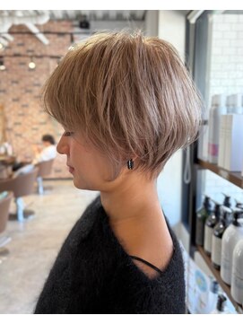 スペックホルダー(Spec Holder) 柔らかベージュ小顔ショート