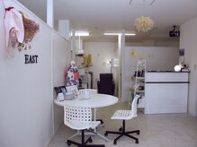 イースト(EAST)の雰囲気（店舗内には、ネイル／まゆげまつげ／エステ／脱毛のスペースも！）