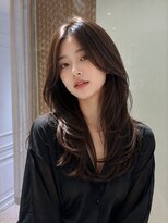 オアシスアヴェダ ザ・ペニンシュラ東京(OASIS AVEDA) 大人セミロングレイヤー・長め前髪・グレージュ20代30代