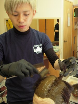 植物を主原料とした髪・頭皮に優しい《ヘナカラー》。白髪染めにも最適な大人女性の為の上質素材♪