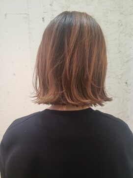 ペネロープ(Penelope) 切りっぱなし外はねボブ×ハイライトグラデーション！