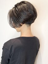 ステア ケース(stair case)&nbsp;黒髪ハンサムショート刈り上げセンターパート前髪なし