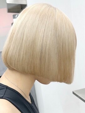 ウィコ 新宿(WICO) ホワイトミルクティーボブ [新宿駅/斜めバング/グレージュカラー