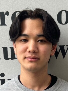 ノーエン(noen) センターパートスパイラルパーマツーブロック刈り上げメンズヘア