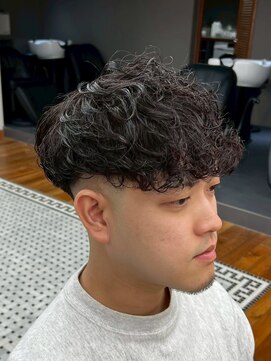 ザデイトウキョウ 表参道 青山(THE DAY TOKYO) 表参道駅MEN’S/ニュアンスパーマ/刈り上げセンターパート