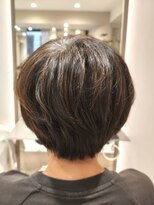 アンベリールフルー(EMBELLIR fleur)&nbsp;大人の美バランスのひし形ショートカットスタイル
