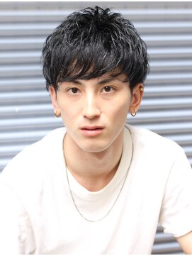 クオンヒール(QUON HEAL) 刈り上げセンターパートフェザーパーマサーフカール