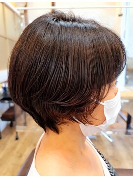 ヘアーズビースリー ポートサイド 大人くびれx丸みショート 30代40代50代60代