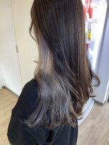 エンリー(ENlee)&nbsp;【川瀬莉穂】ホワイトブルーシルバー×イヤリングカラー