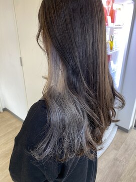 エンリー(ENlee) 【川瀬莉穂】ホワイトブルーシルバー×イヤリングカラー