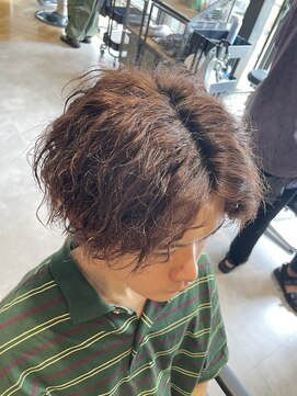 ラグシス ザ バックルーム(LUXIS THE BACK ROOM) センターパート&ツイストスパイラルパーマ【立川/メンズ】