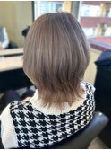 外ハネボブ　ウルフショート　ケアブリーチ　透明感　ベージュ