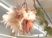 オーダーメイドのインテリアと白を基調とした空間でリラックスして頂ける店内作りにこだわっています♪