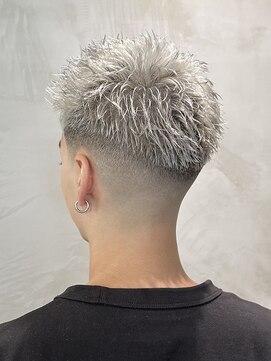 スキルセカンドハウス 天神(SKILL SECOND HOUSE) スキンフェード シルバーカラー ブリーチカラー